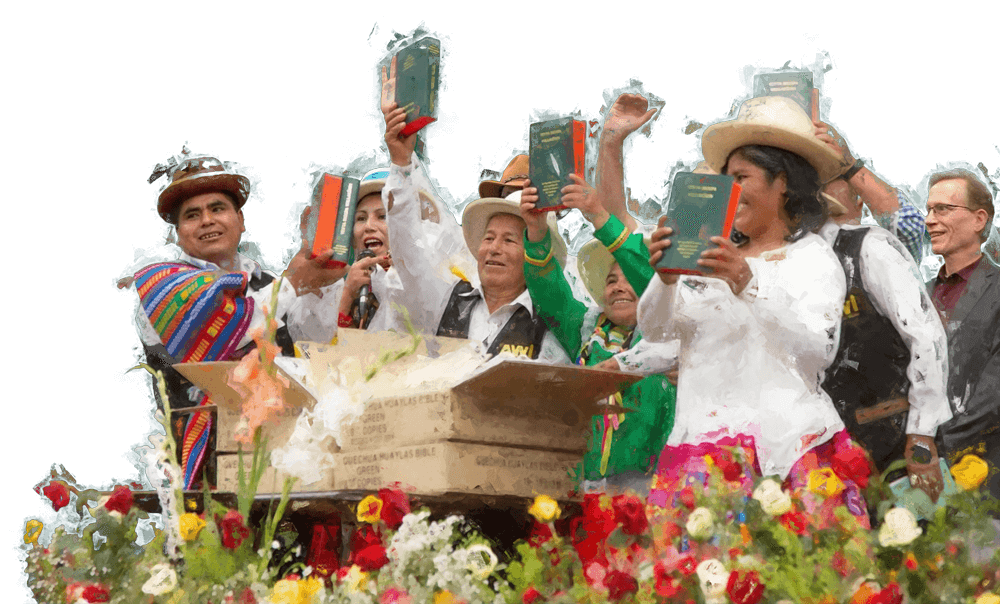 Huaylas Quechua speakers celebrate receiving the Huaylas Quechua Bible for the first time!